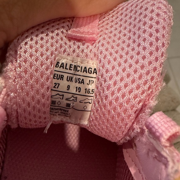 Balenciaga Triple S Kids Sneakers – Pink
Size: EU 27 / US 10 - Picture 9 of 12